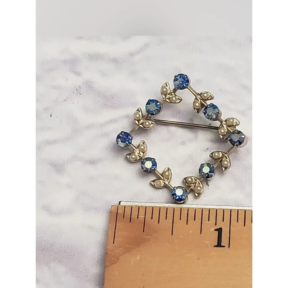 VINTAGE 1960s Dainty Square Floral Brooch Hat Pin Blue Aurora Borealis